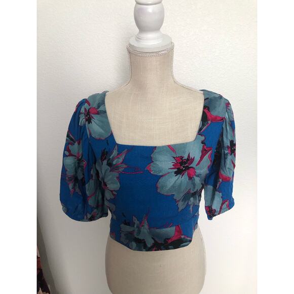 Band of the Free Blue Floral Hawaii Cropped Top - M - Picture 1 of 3